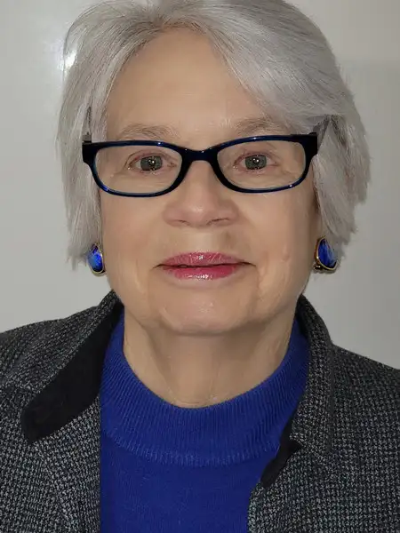 Head shot of director Mary Beth Lakin