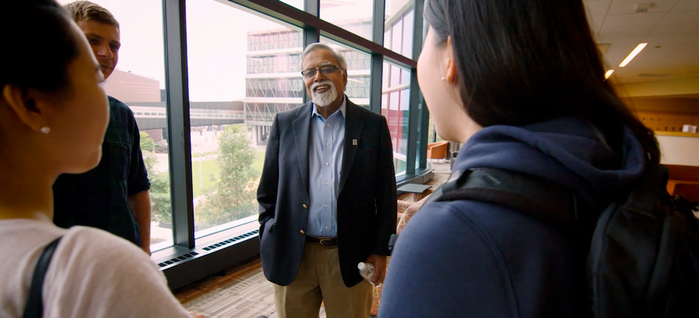 Photo of Chancellor Devinder Mahotra with Minneapolis College students