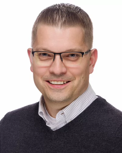Derrick Lindstrom's headshot