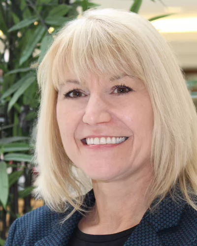 Kim Lynch's headshot